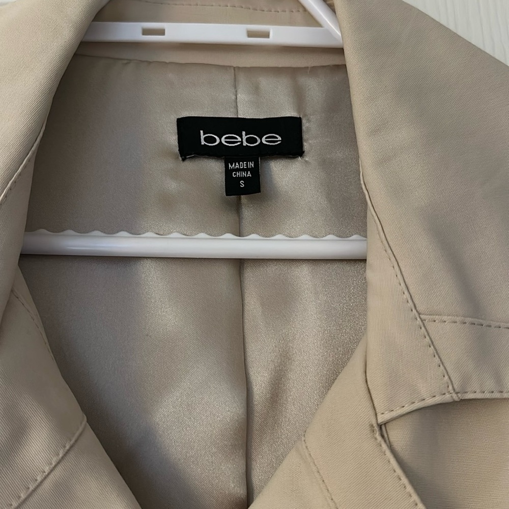 Bebe single breasted trench coat